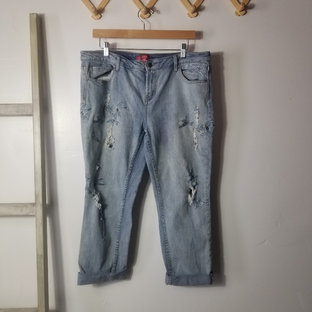 SAKS FIFTH AVENUE WOMEN'S RELAXED CROP DISTRESSED HUMMINGBIRD JEANS SIZE 31 - Picture 1 of 16